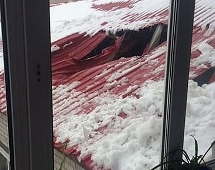 Крыша школы в Карелии частично обрушилась под тяжестью снега