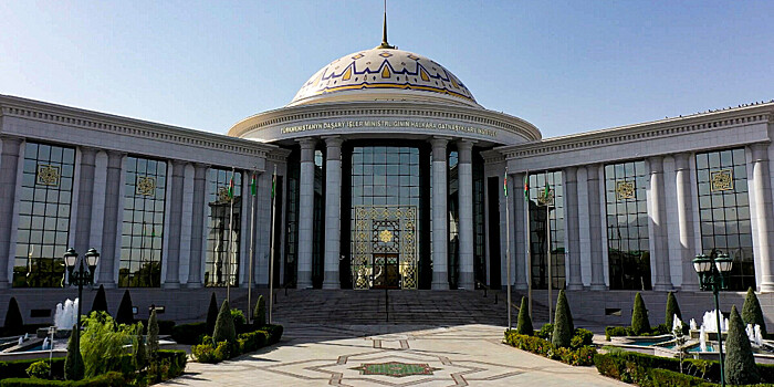 Делегация ОАЭ посетила Институт международных отношений Туркменистана
