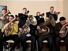 Пиво, водка, мужской стриптиз: оренбургские чиновники сняли клип