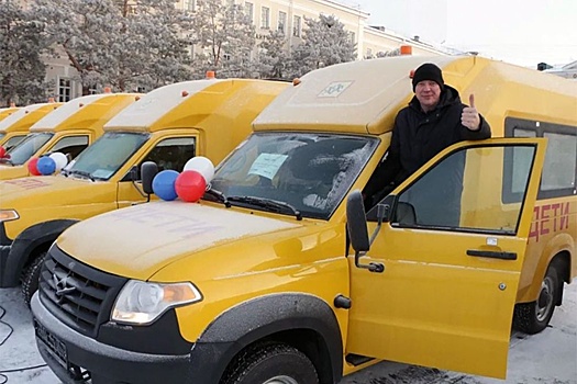Омский парк школьных автобусов пополнили 50 новых машин