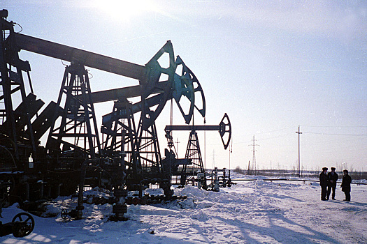 Восемь стран договорились увеличить добычу нефти в октябре: обвалится ли баррель