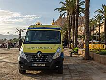 Туристка столкнула парня с двухметровой высоты во время ссоры на отдыхе и ушла в отель