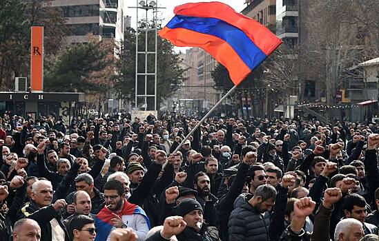 В Ереване начались задержания оппозиционеров