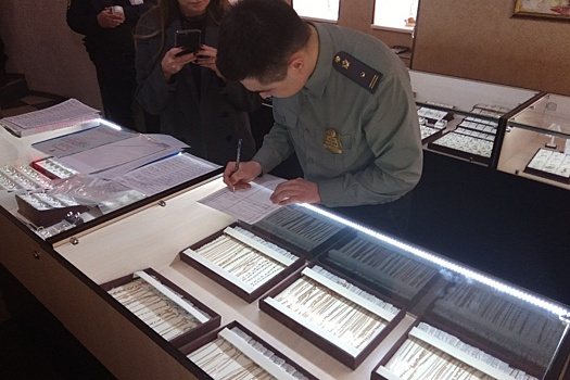 В Ярославле за миллионный долг магазин расплатился цепочками и кольцами