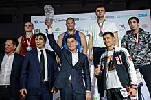 Олег Кожемяко наградил победителей Всероссийского турнира по боксу во Владивостоке