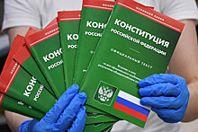 МВД предлагает вручать Конституцию при получении первого паспорта