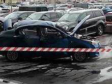 У входа в петербургский отель взорвался автомобиль