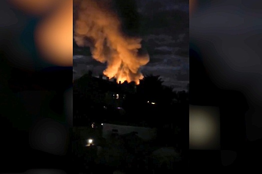 Мощные взрывы прогремели в британском Суиндоне, горит промзона