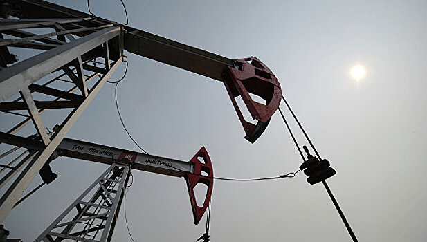 МЭА повысило прогноз по добыче нефти в РФ
