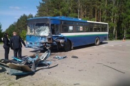 Под Петербургом автобус улетел в кювет