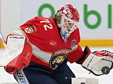 Бобровский вышел на 9-е место в истории НХЛ по числу побед (438), обогнав Планта. У идущего 8-м Савчака – 445