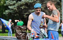В Екатеринбурге в день ВДВ во время драки серьезно пострадал прохожий