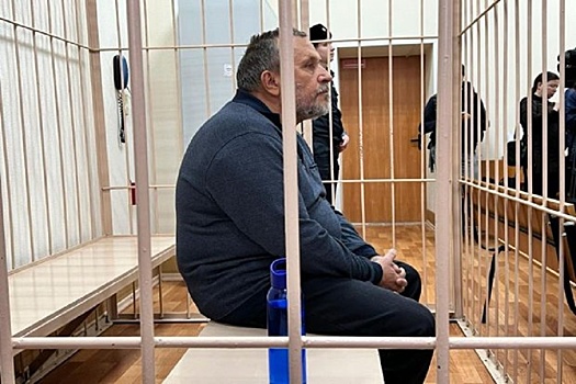 Суд в Новосибирске рассмотрит дело директора театра "Красный факел"