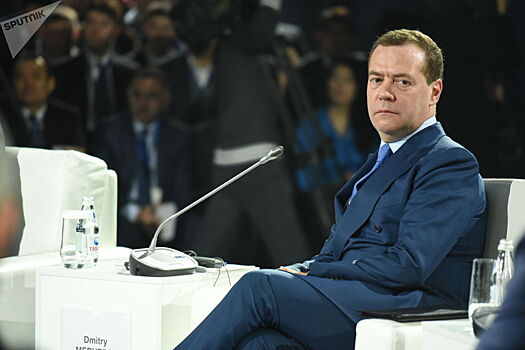 Медведев поздравил Аскара Мамина с назначением премьером Казахстана