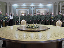 Экскурсия в подарок: во Дворце независимости в Минске побывали слушатели Военной академии
