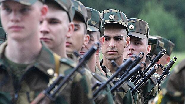 Срочников заманят в армию едой и деньгами