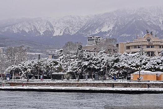 На юге Крыма выпал снег