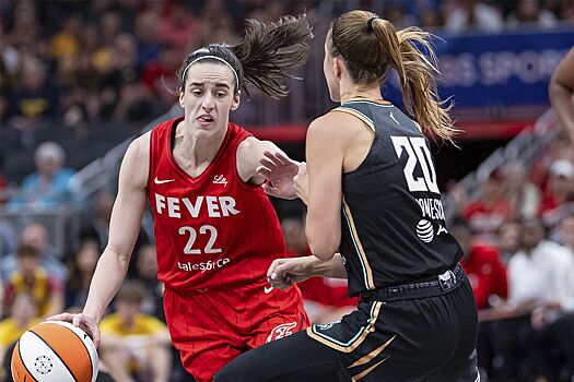 Кейтлин Кларк стала третьим новичком НБА/WNBA, добившимся рекордных показателей за игру