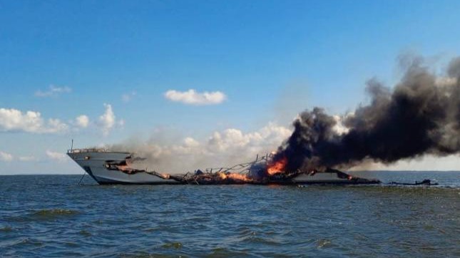 Регистровое судно сгорело на Волге в Саратовской области