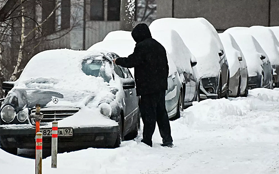 10-балльные пробки и ледяные авто: в России наступил «День жестянщика»