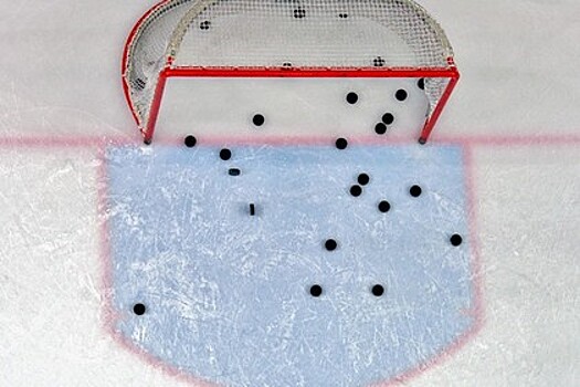 В матче НХЛ игрок забросил четыре шайбы за период