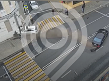 Опубликовано видео наезда иномарки на пешеходов в центре Москвы