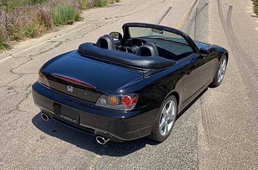 Honda S2000 почти без пробега продают по цене Porsche 911