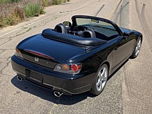 Honda S2000 почти без пробега продают по цене Porsche 911