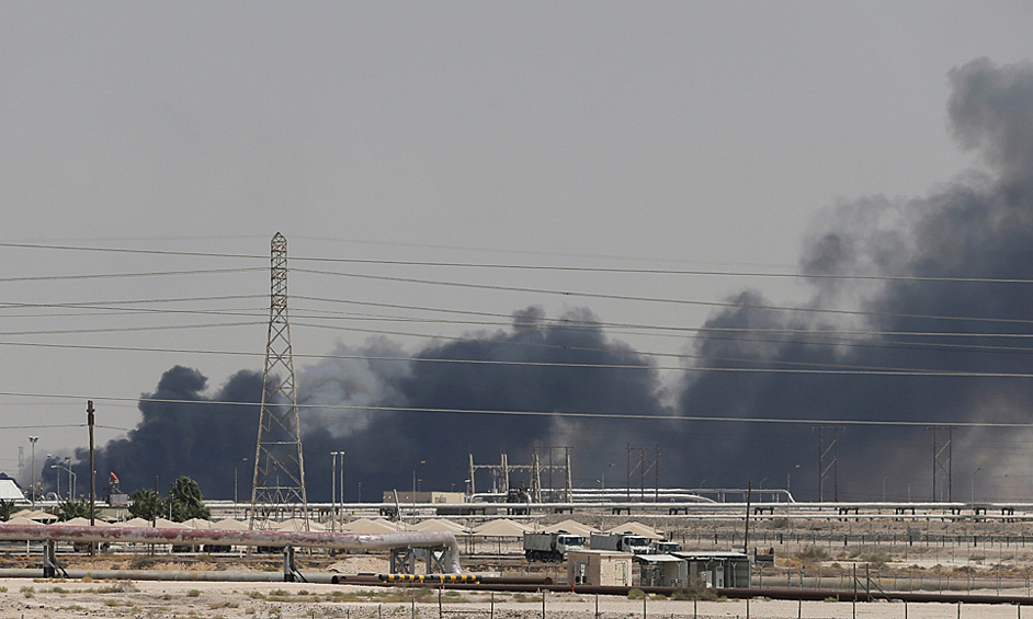   14 сентября дроны атаковали Хуситов месторождения нефти в Саудовской Аравии. В результате диверсии на крупнейшим заводе Saudi Aramco начался сильный пожар.