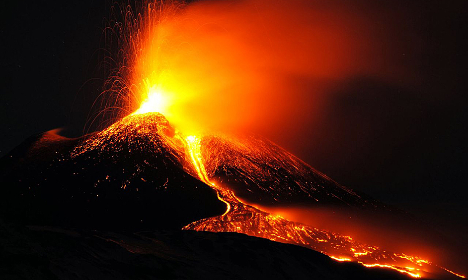 На Сицилии произошло извержение стратовулкана Этна.