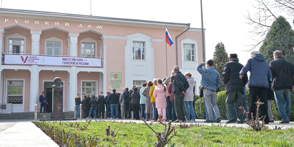 Очереди избирателей на выборах президента России выстроились в Туркменистане