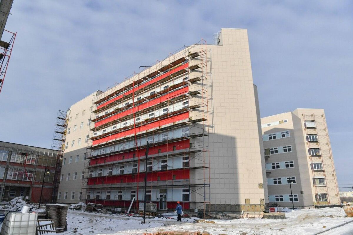 Строительство саратовского онкоцентра завершено на 70%