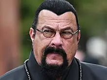 Стивен Сигал выставил на продажу особняк на Рублевке