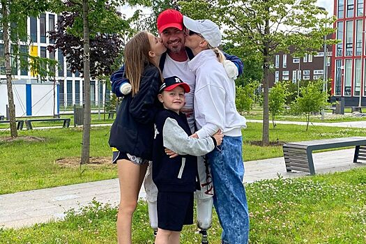 «Папа самый крутой и самый офигенный». Домнина — о том, как настраивала детей Костомарова