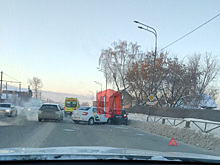 В Перми на шоссе Космонавтов пробка из-за аварии с такси