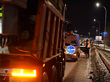 Асфальт не выдержал зимы: в Кемерове срочно начали чинить дороги