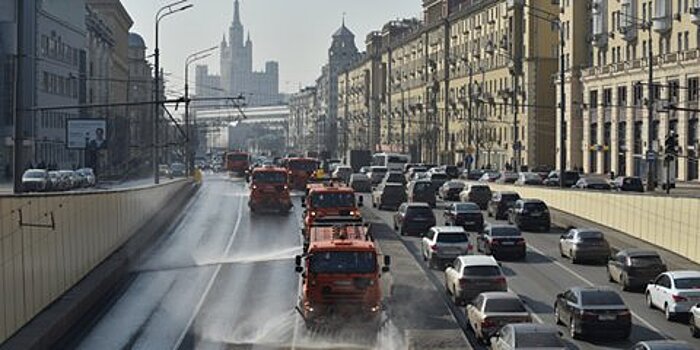 Убирать Москву начали с опережением графика из-за ранней весны