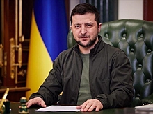 Politico: в ВСУ призывают Зеленского сменить камуфляж на костюм и решить проблемы