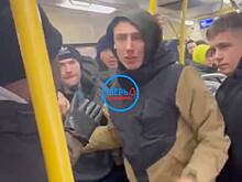 Россияне избили и обматерили зашедшего в автобус темнокожего и попали на видео