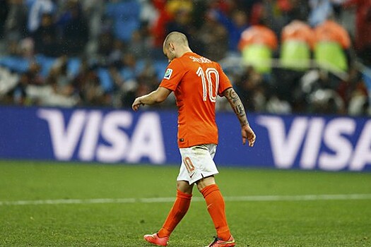 Голландия обыграла Перу в прощальном матче Снейдера
