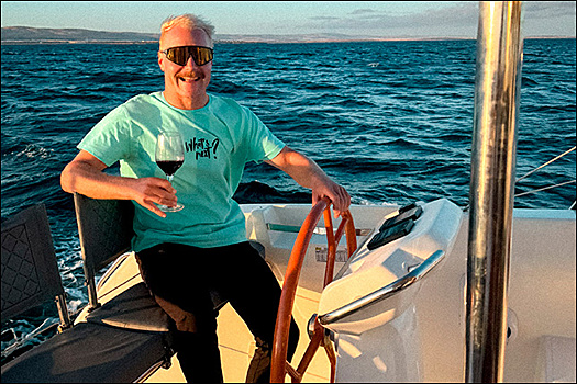 Валттери Боттас отмечает Новый год в Австралии