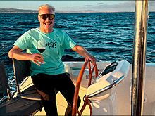 Валттери Боттас отмечает Новый год в Австралии