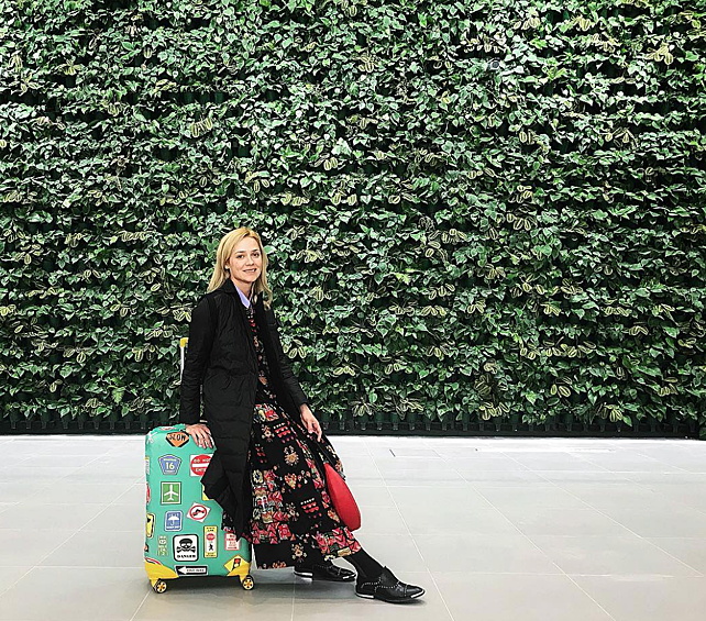   Центральный дизайнерский акцент: самая большая в Европе зеленая стена, из искуственых и живых растений, площадью 1600 квадратных метров. Живые цветы занимают фрагмент размером 110 на 5 метров