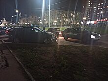 В Саратове на Героев Отечества столкнулись три машины