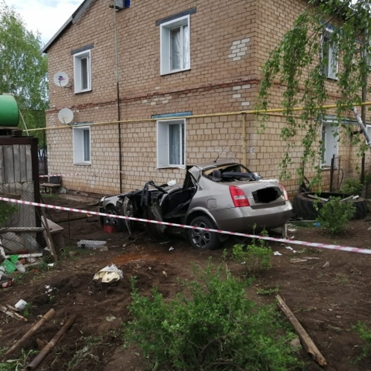 Автомобиль врезался в частный дом в Оренбургской области - Рамблер/авто