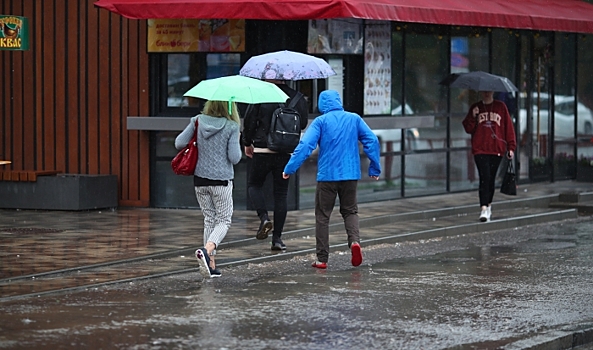 Волгоград 23 июня накрыл мощный ливень с грозой и сильным ветром