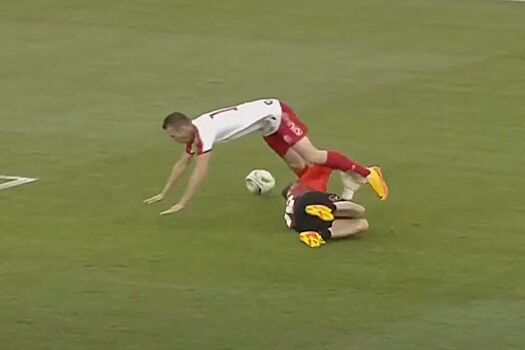 Благотворительный футбольный матч гонщиков Формулы-1 в Монако: Квят разбил очки боссу Ф-1 Доменикали