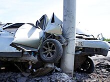 В Уфе водителя после серьезной аварии зажало в салоне авто, пострадало трое (ВИДЕО)