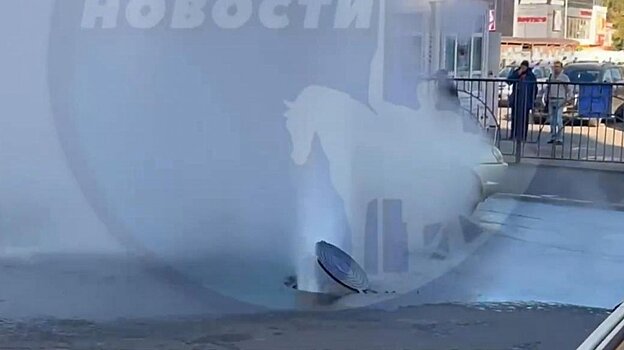 На ул. Кирова в Пензе случился мощный прорыв на сетях