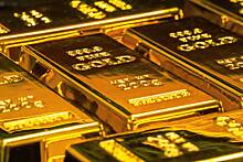 Мировым ценам на золото предсказали падение